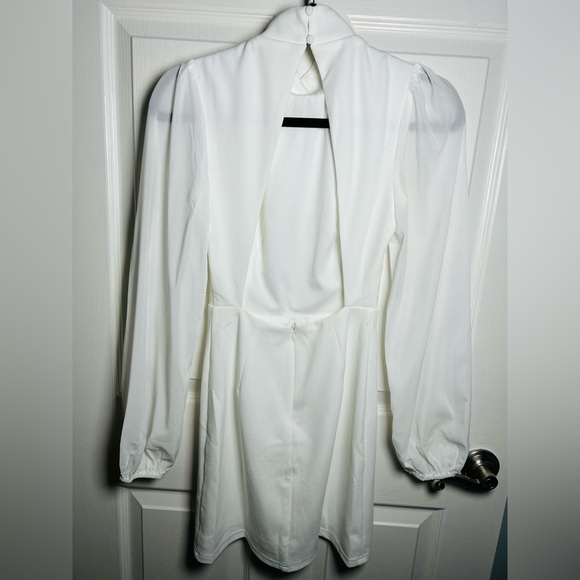 Lulus Exceptionally Flirty White Long Sleeve Backless Mini Dress Size XS NWOT - Picture 3 of 12